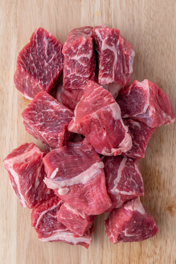 Cutting the beef into large pieces