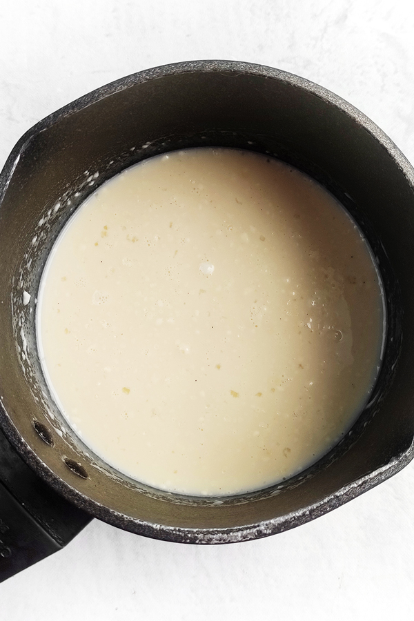 Mixing the tonka bean with the cream, sugar, eggs and flour
