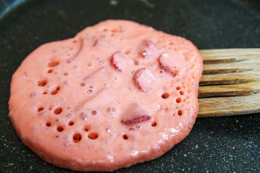 Flipping pancake when bubbles appear